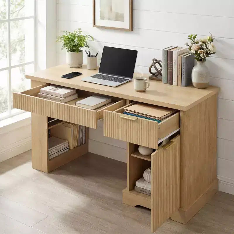 Bureau informatique moderne en bois rainuré