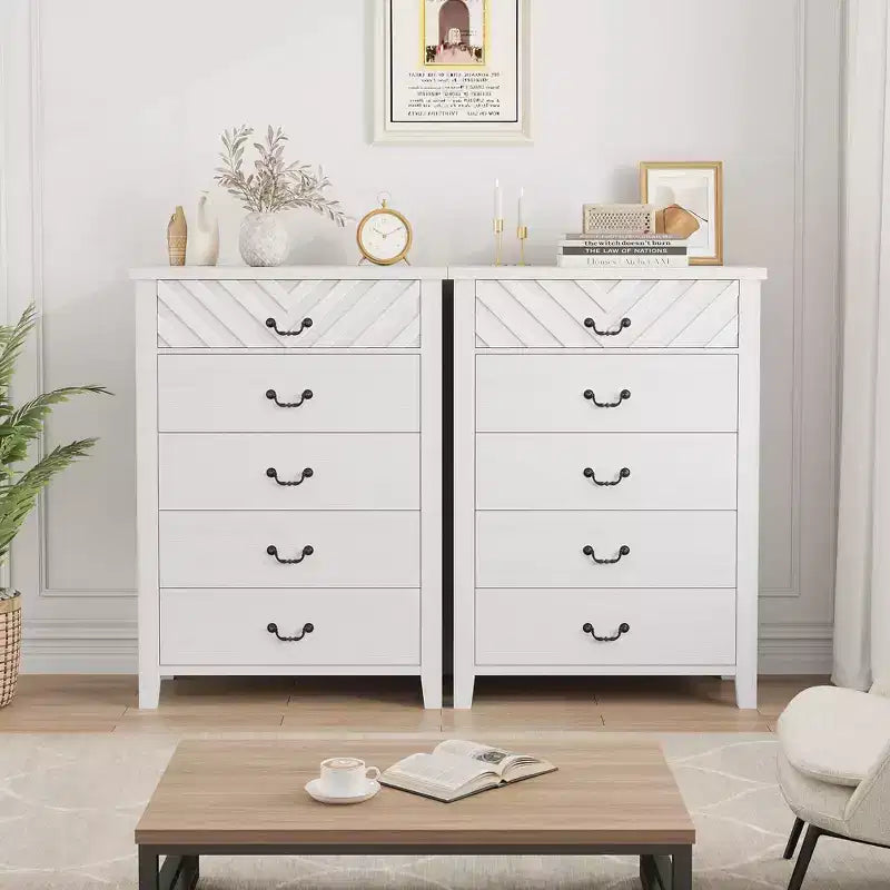 Commode champêtre à cinq tiroirs, idéale pour les chambres à coucher