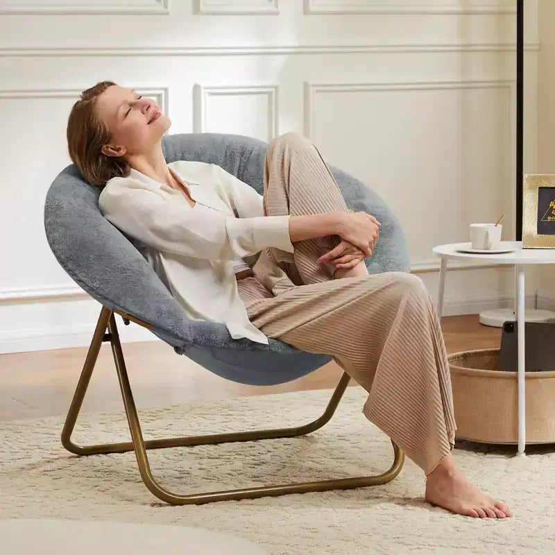 Fauteuil confortable moderne en fausse fourrure