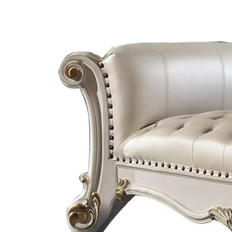 Poufs et bancs en cuir synthétique couleur perle, finition perle antique