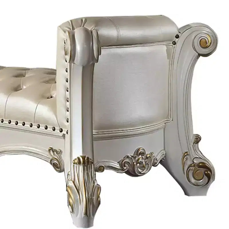 Poufs et bancs en cuir synthétique couleur perle, finition perle antique
