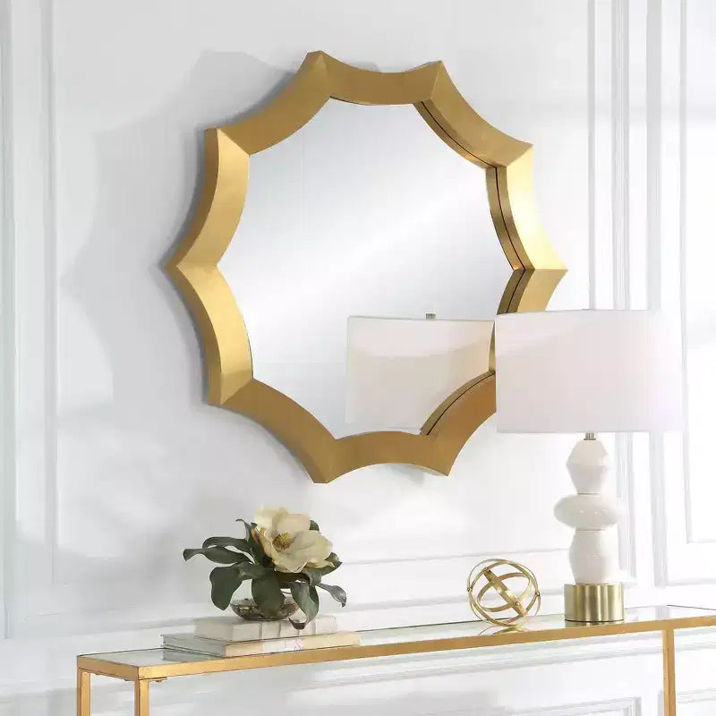 Miroir mural en laiton brossé en forme d'éventail