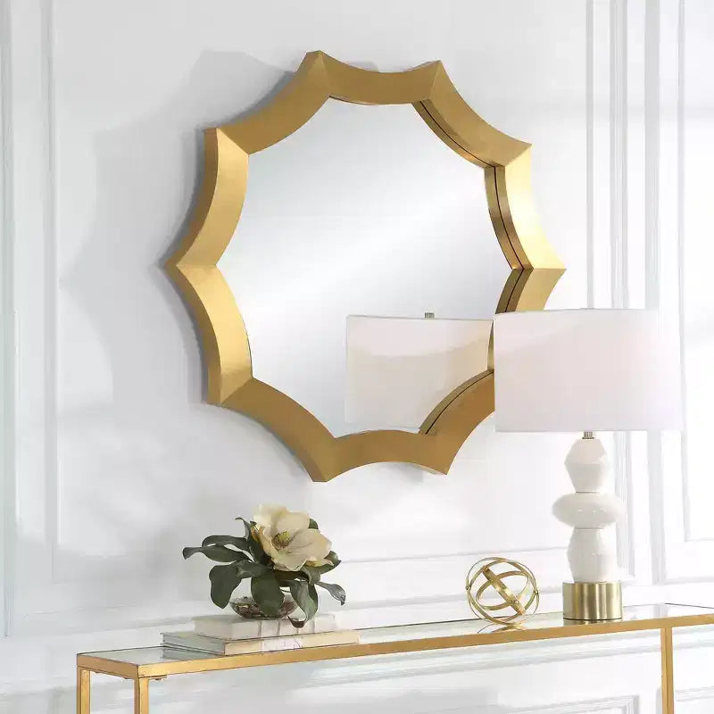 Miroir mural en laiton brossé en forme d'éventail